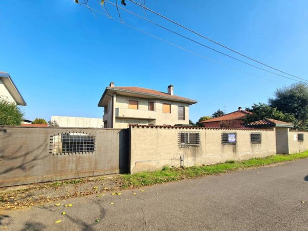 casa indipendente in vendita a Canegrate