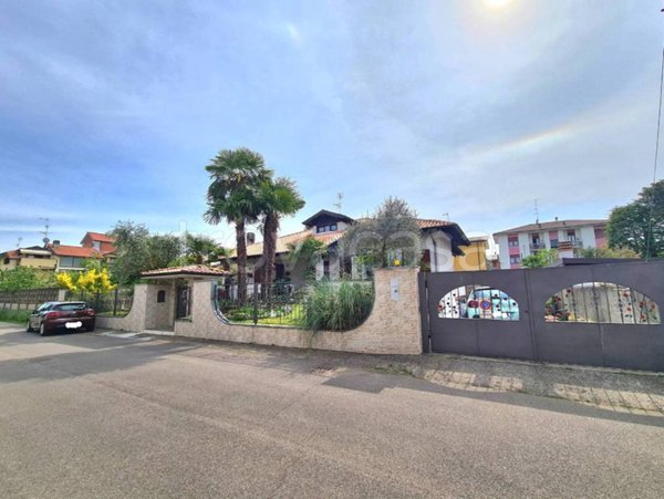 casa indipendente in vendita a Canegrate