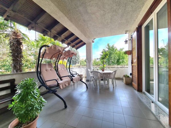 casa indipendente in vendita a Canegrate