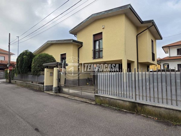 casa indipendente in vendita a Canegrate