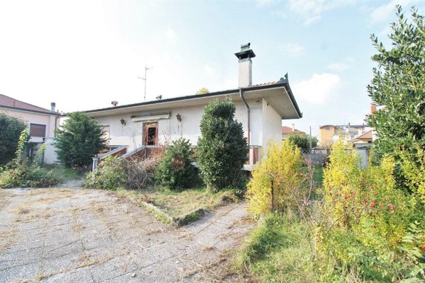 casa indipendente in vendita a Canegrate