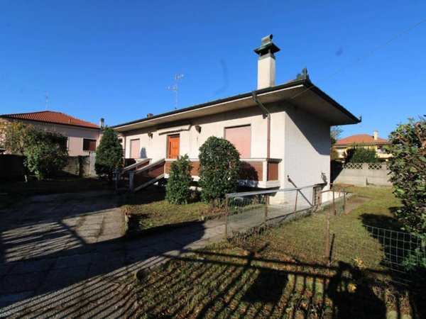 casa indipendente in vendita a Canegrate