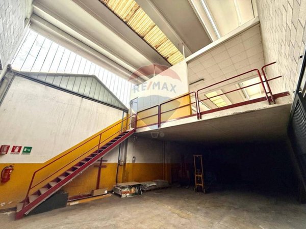 locale commerciale in vendita a Canegrate