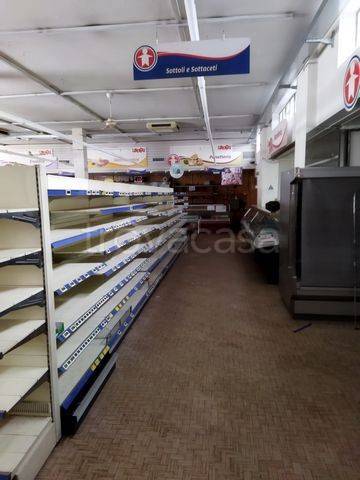 locale commerciale in vendita a Canegrate