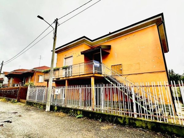 casa indipendente in vendita a Canegrate