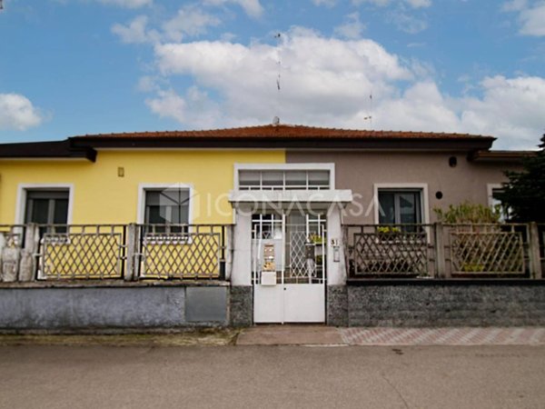 casa indipendente in vendita a Canegrate