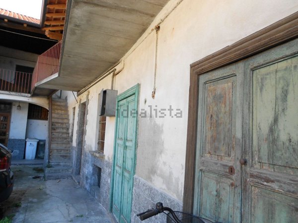 esavano in vendita a Canegrate