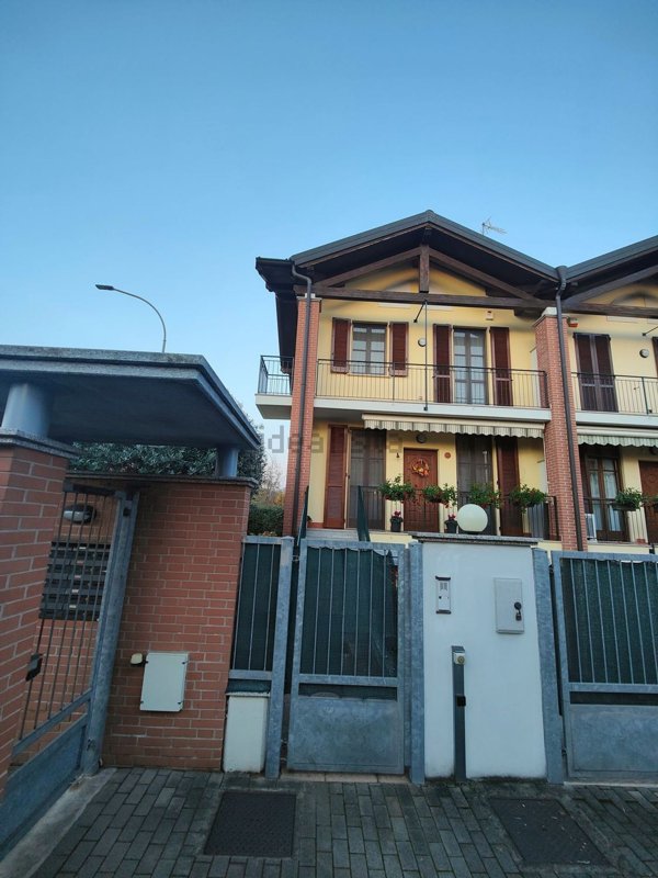 casa indipendente in vendita a Canegrate