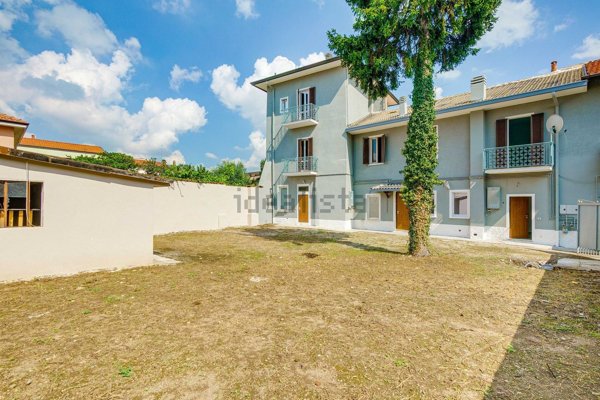 casa semindipendente in vendita a Canegrate