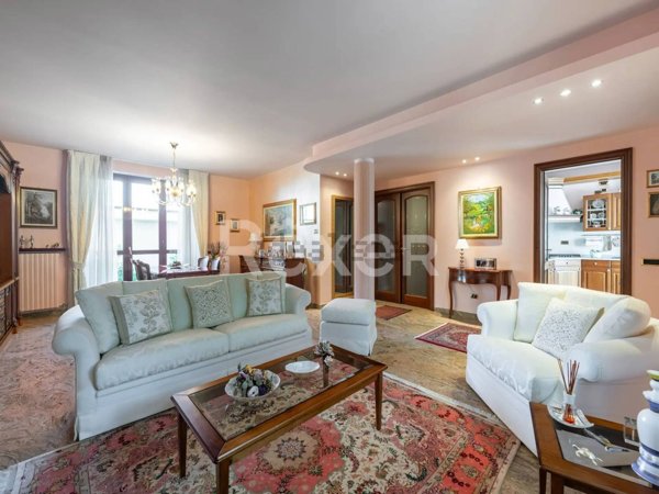 casa indipendente in vendita a Canegrate