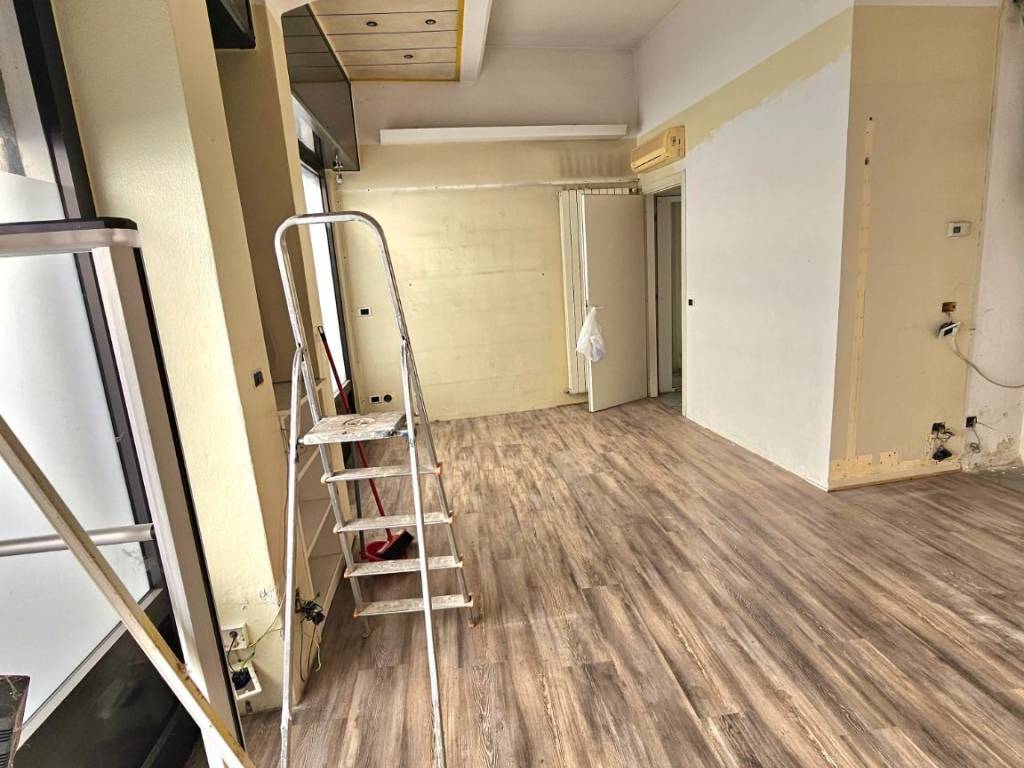 negozio in vendita a Canegrate