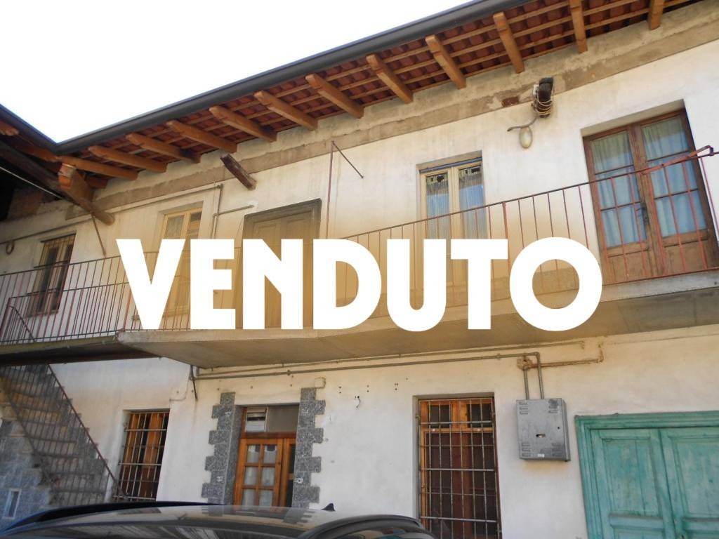 esavano in vendita a Canegrate