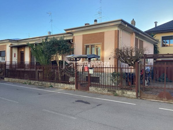 casa indipendente in vendita a Canegrate