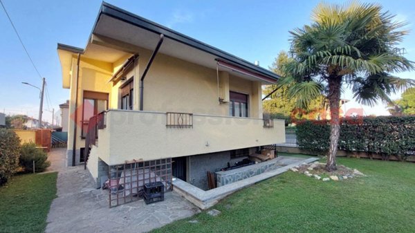 casa indipendente in vendita a Canegrate