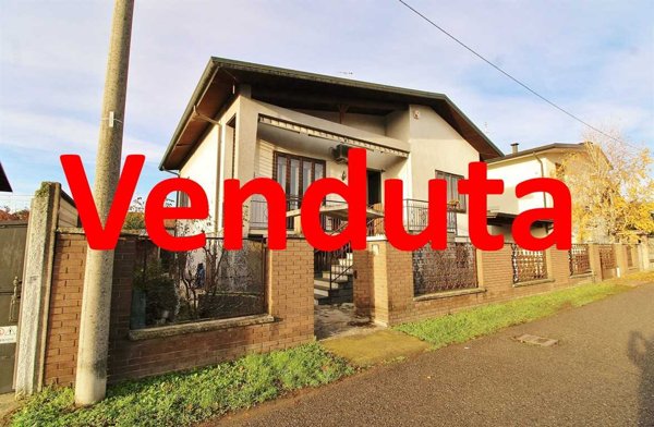 casa indipendente in vendita a Canegrate
