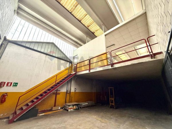 locale commerciale in vendita a Canegrate