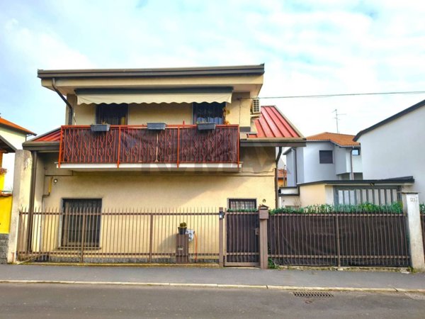 casa indipendente in vendita a Canegrate