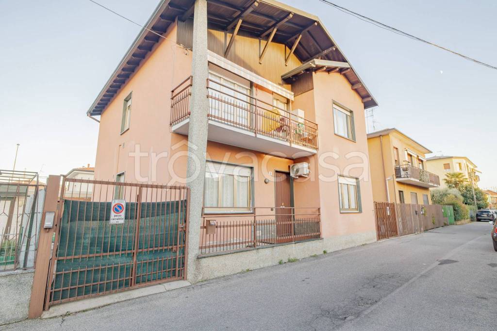 casa indipendente in vendita a Canegrate