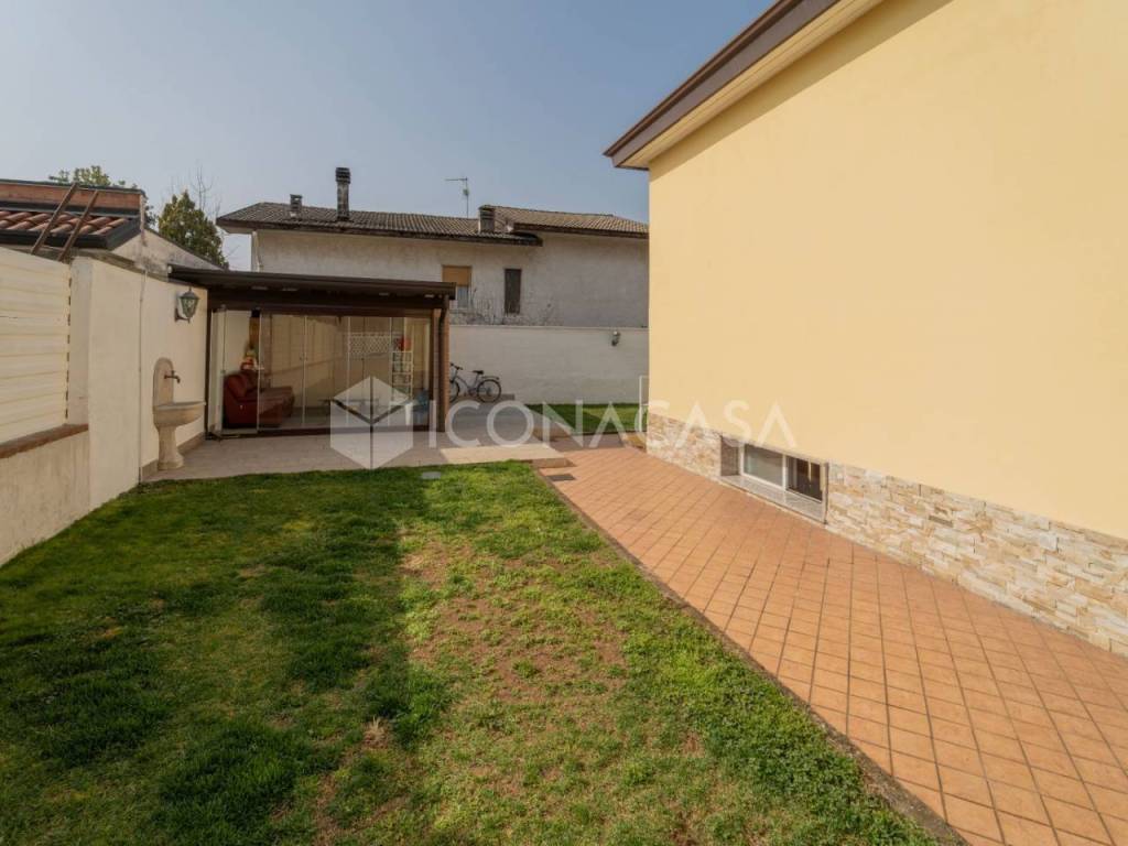 casa indipendente in vendita a Canegrate