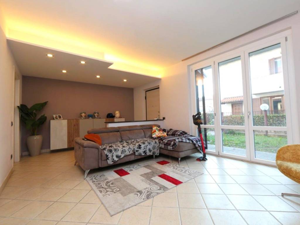 casa indipendente in vendita a Canegrate