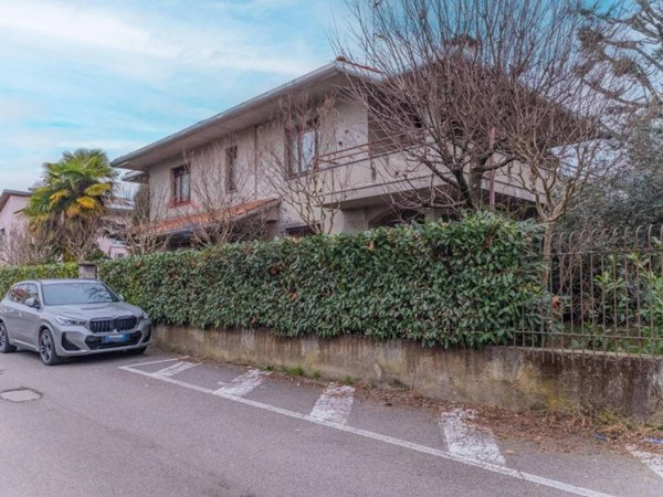 casa indipendente in vendita a Canegrate