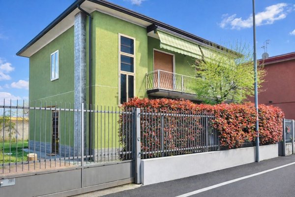 casa indipendente in vendita a Canegrate