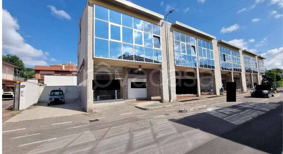 negozio in vendita a Canegrate