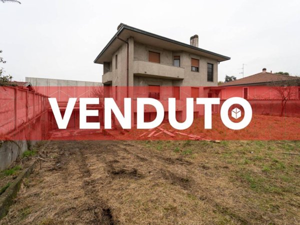 casa indipendente in vendita a Canegrate