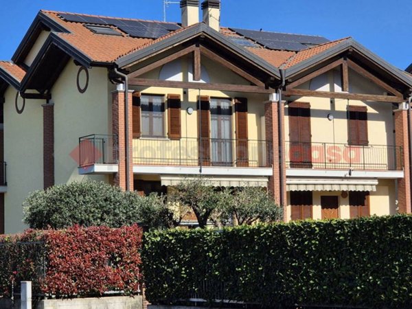 casa indipendente in vendita a Canegrate