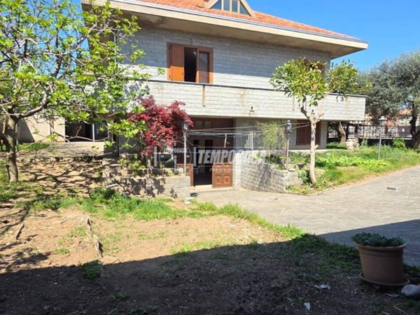 casa indipendente in vendita a Canegrate