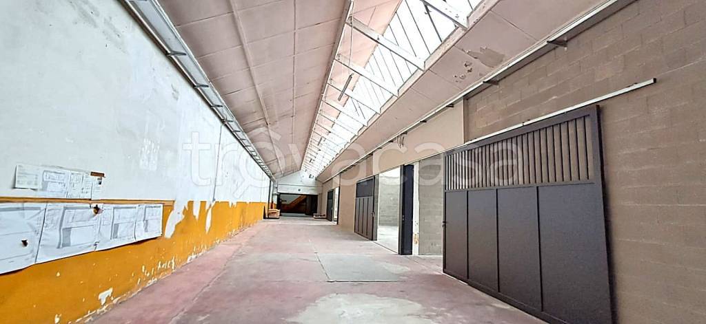 locale commerciale in vendita a Canegrate