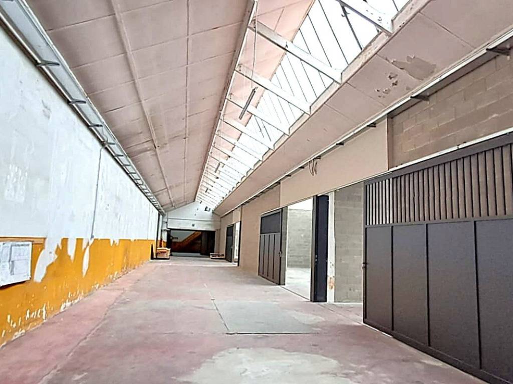 locale commerciale in vendita a Canegrate