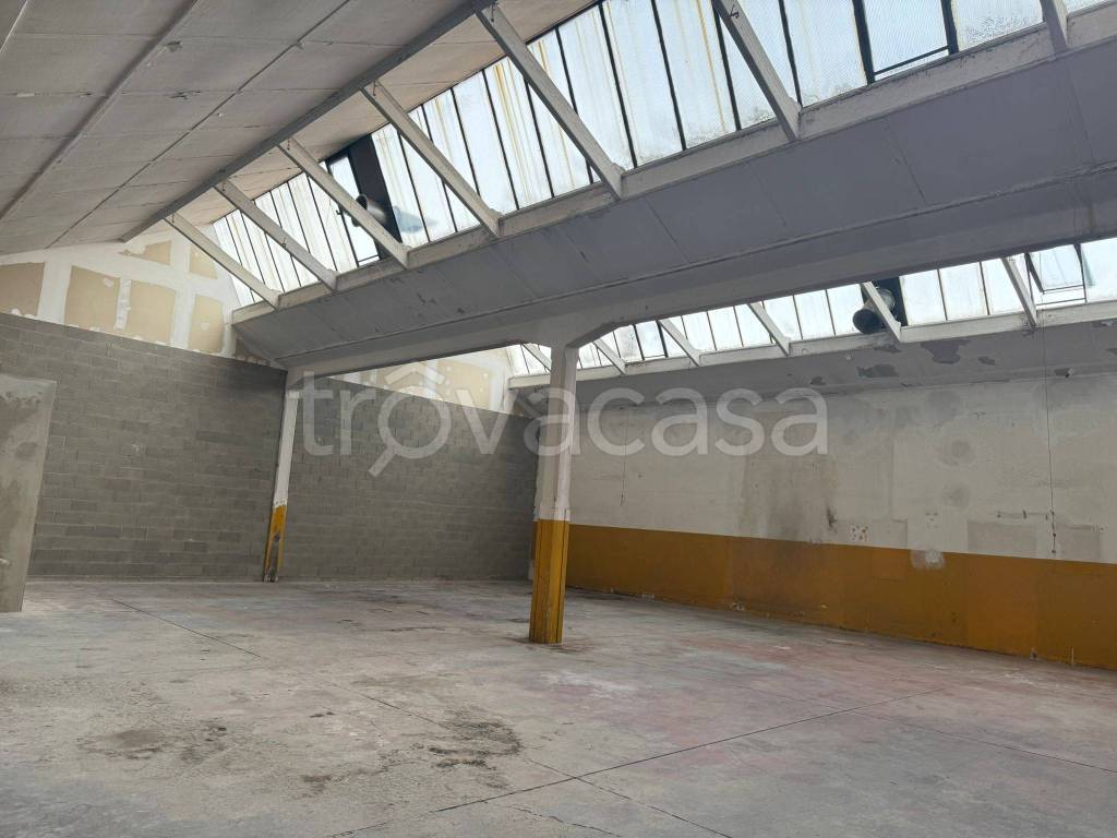 locale commerciale in vendita a Canegrate