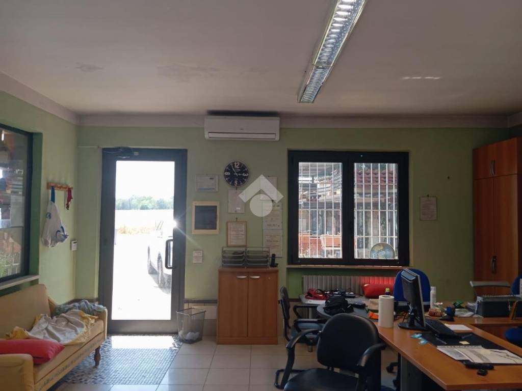 locale commerciale in vendita a Canegrate