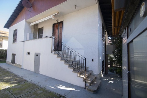 casa indipendente in vendita a Canegrate
