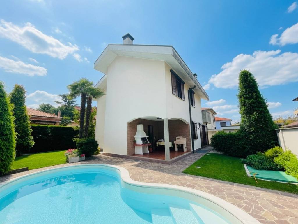 casa indipendente in vendita a Canegrate