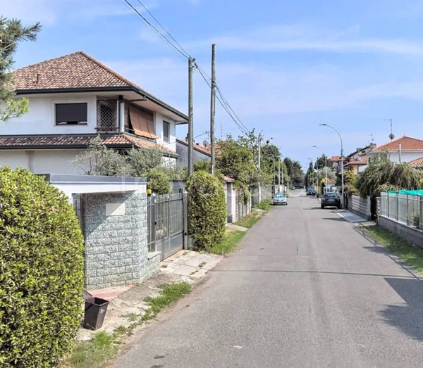casa indipendente in vendita a Canegrate