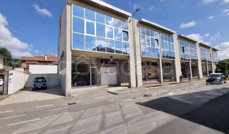 negozio in vendita a Canegrate