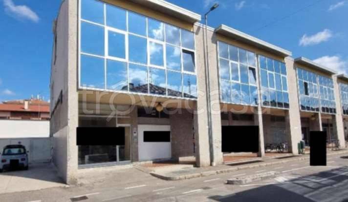 negozio in vendita a Canegrate