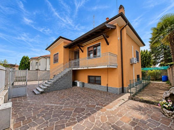 casa indipendente in vendita a Canegrate