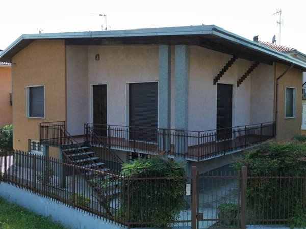 casa indipendente in vendita a Canegrate
