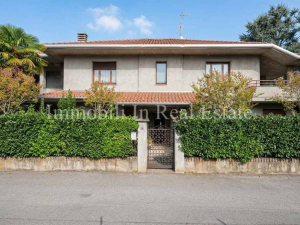 casa indipendente in vendita a Canegrate