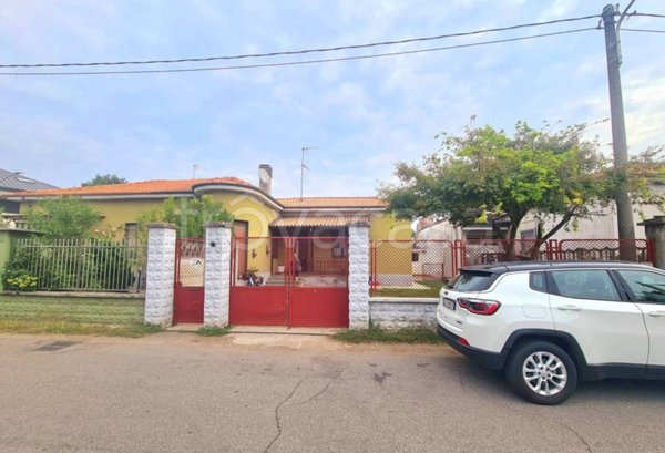 casa indipendente in vendita a Canegrate