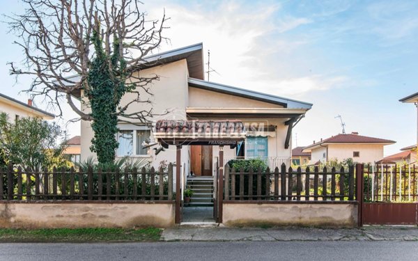 casa indipendente in vendita a Canegrate