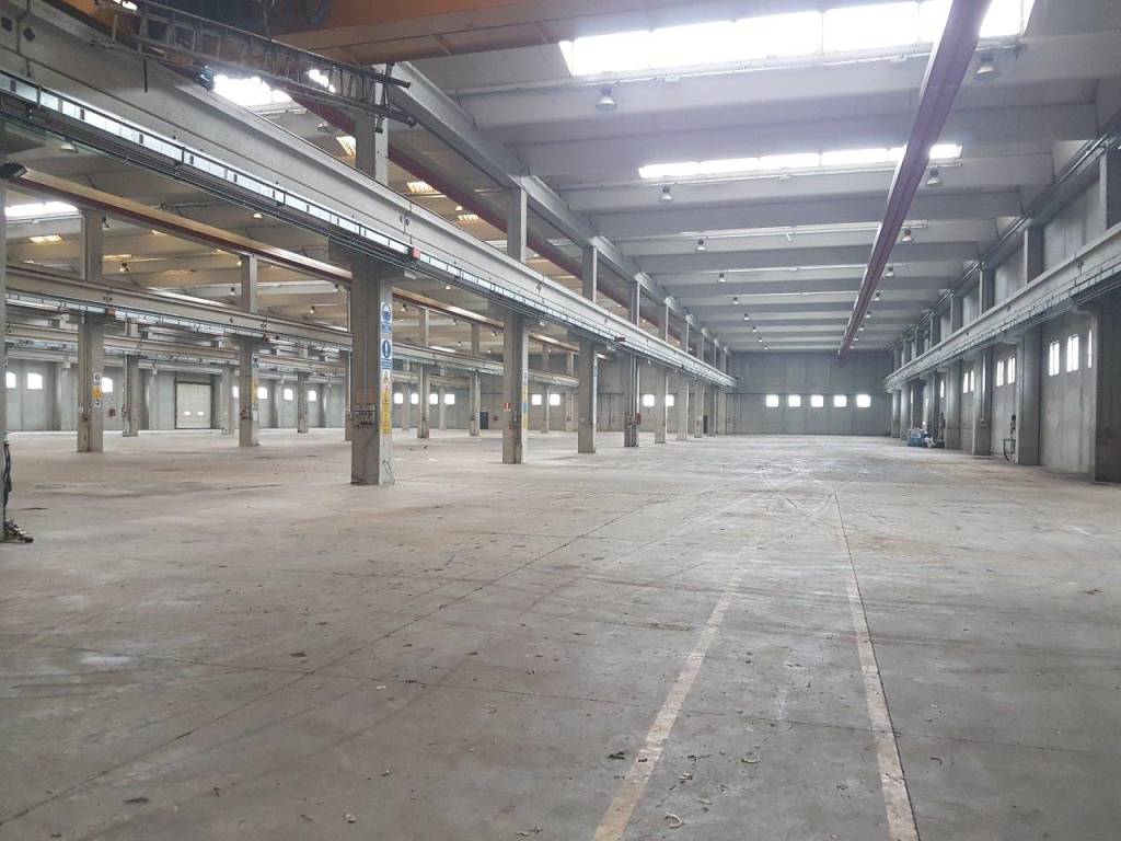 locale commerciale in vendita a Carpiano