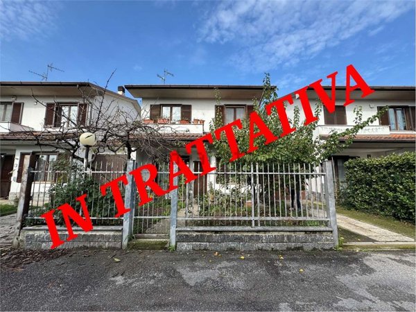 casa indipendente in vendita a Carpiano in zona Ortigherio