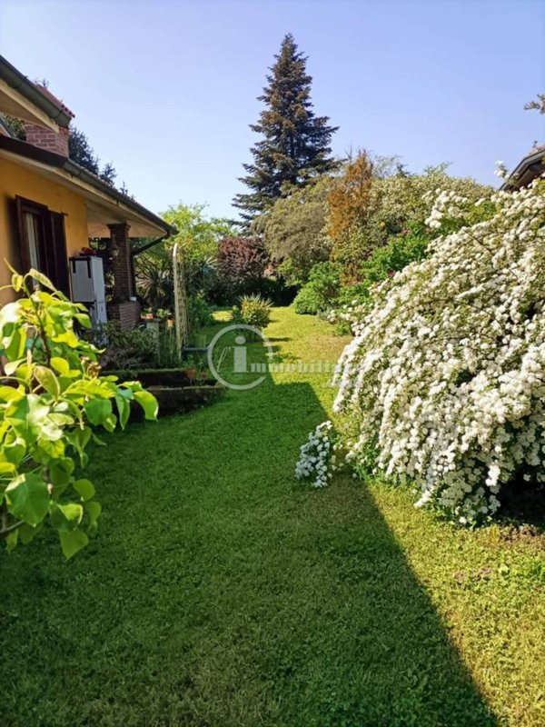 casa indipendente in vendita a Carpiano