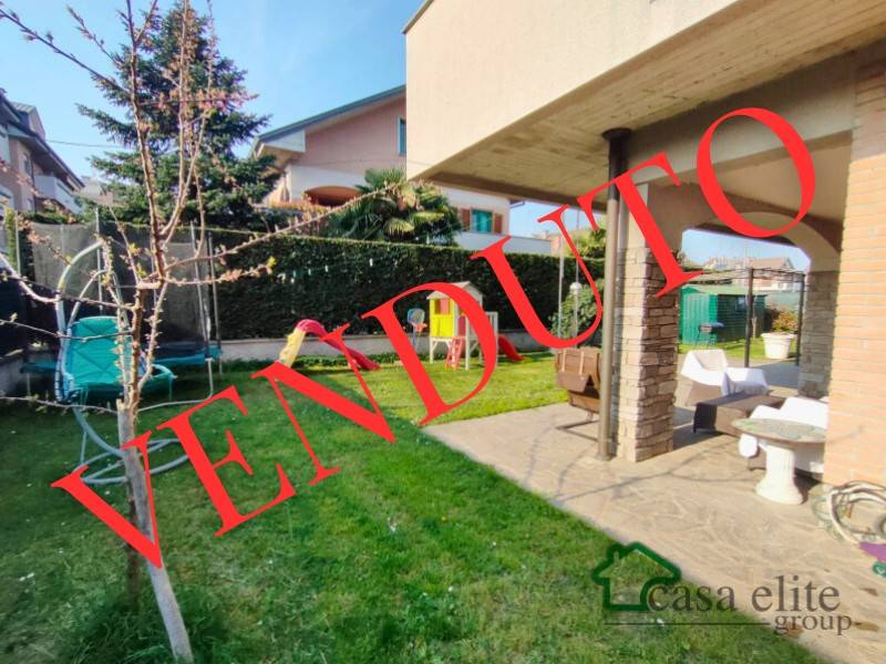 casa indipendente in vendita a Carpiano