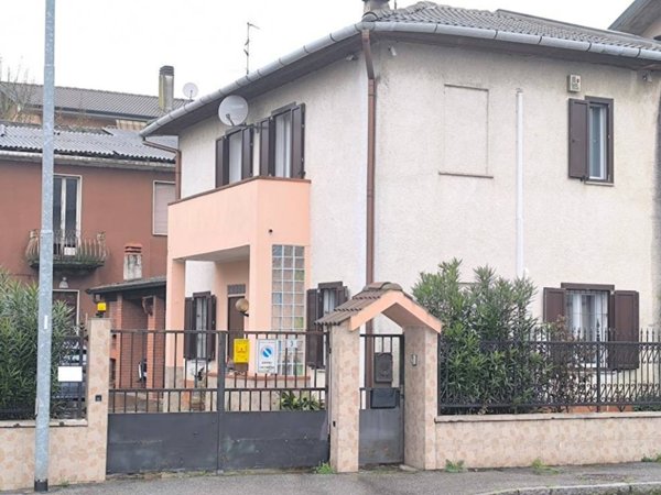 casa indipendente in vendita a Carpiano