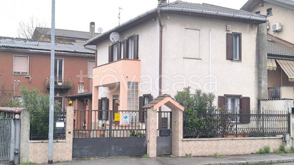 casa indipendente in vendita a Carpiano